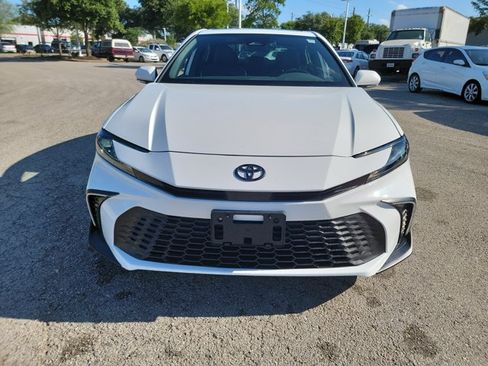 Used 2025 Toyota Camry SE w/ Convenience Package FWD image 2