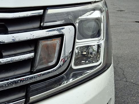Certified 2020 Ford Expedition XLT w/ Equipment Group 202A AWD/4WD image 9