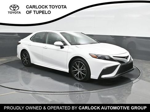 Used 2024 Toyota Camry SE w/ Convenience Package FWD image 5