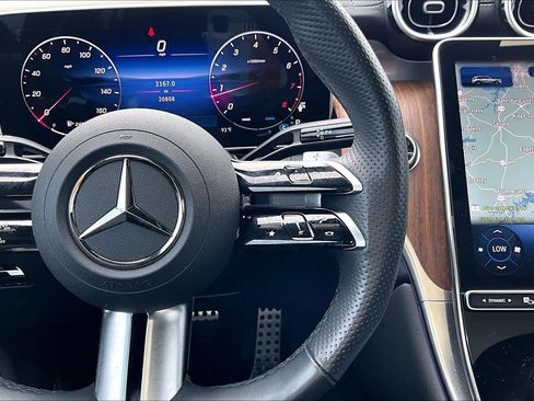Used 2025 Mercedes-Benz GLC 300 4MATIC image 25