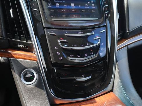 Used 2016 Cadillac Escalade Luxury AWD/4WD image 24
