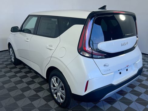 Used 2025 Kia Soul LX w/ LX Technology Package FWD image 6