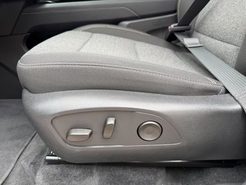 Used 2025 GMC Acadia Elevation FWD image 29