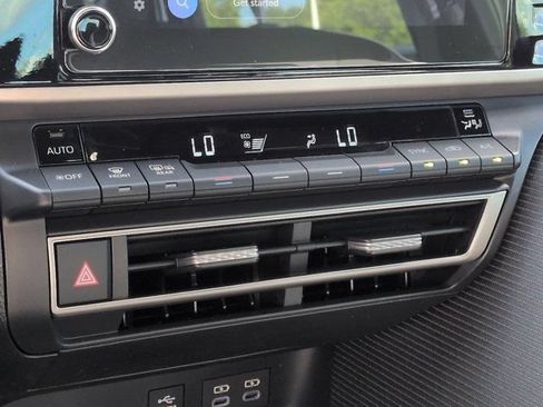 Certified 2025 Toyota Camry SE FWD image 14