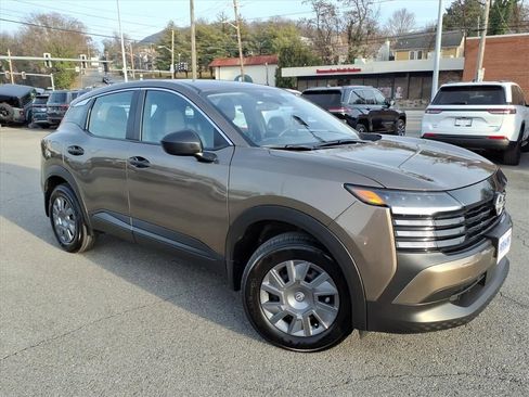 Used 2025 Nissan Kicks S image 2