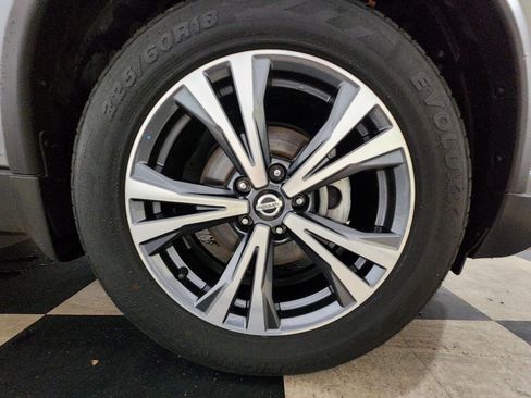 Used 2019 Nissan Rogue SV w/ Premium Package image 40