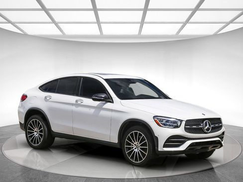 Used 2023 Mercedes-Benz GLC 300 4MATIC Coupe image 4