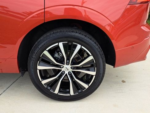 Used 2024 Volvo XC60 B5 Plus w/ Protection Package Premier image 4