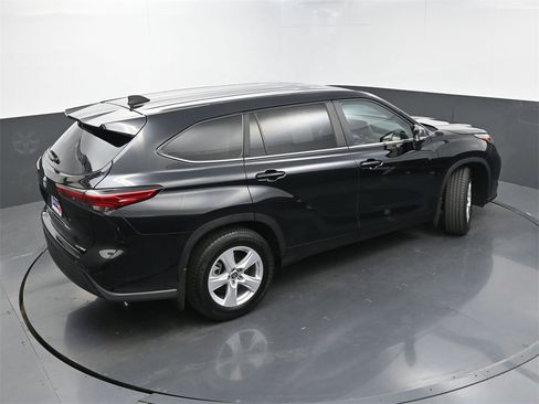 Used 2023 Toyota Highlander LE image 34
