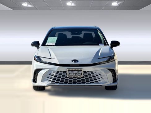 Used 2025 Toyota Camry XSE image 5