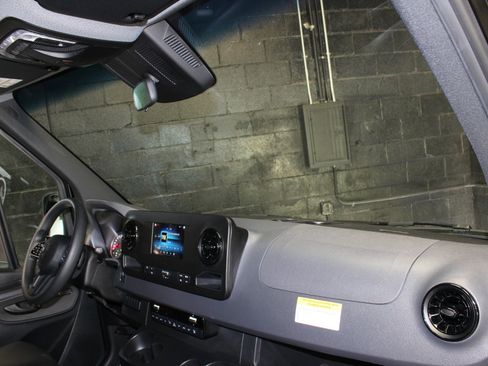 Used 2024 Mercedes-Benz Sprinter 2500 image 71