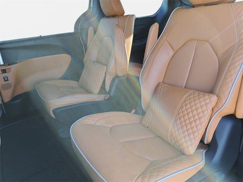 Used 2022 Chrysler Pacifica Pinnacle image 17