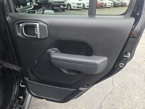 Certified 2025 Jeep Wrangler Unlimited Rubicon 4xe w/ Safety Group AWD/4WD image 10