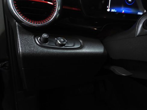 Used 2024 Chevrolet Trax RS w/ Sunroof Package image 23