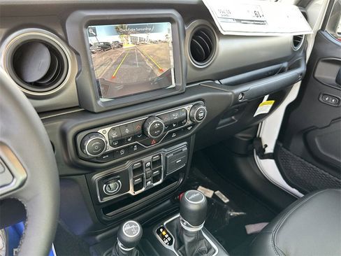 New 2023 Jeep Gladiator Sport image 25
