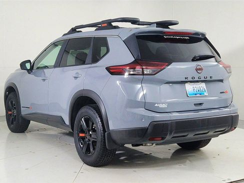 Used 2025 Nissan Rogue SV image 5