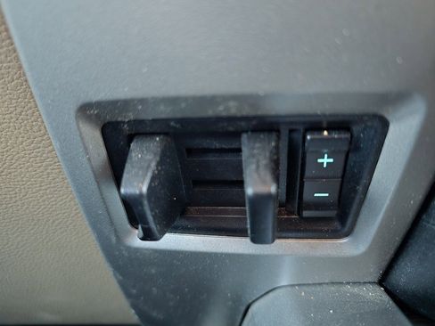 Used 2015 Ford F150 Lariat w/ Equipment Group 502A Luxury image 22