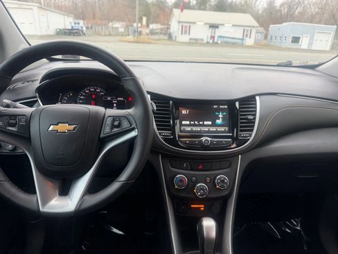 Used 2017 Chevrolet Trax LT w/ LT Convenience Package image 33