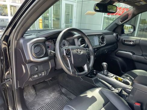 Used 2023 Toyota Tacoma TRD Off-Road w/ TRD Premium Off Road Package AWD/4WD image 18