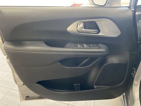 Used 2020 Chrysler Pacifica Touring w/ S Appearance Package FWD image 21