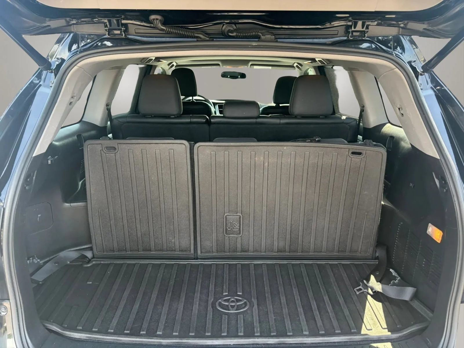 Used 2015 Toyota Highlander XLE AWD/4WD image 29
