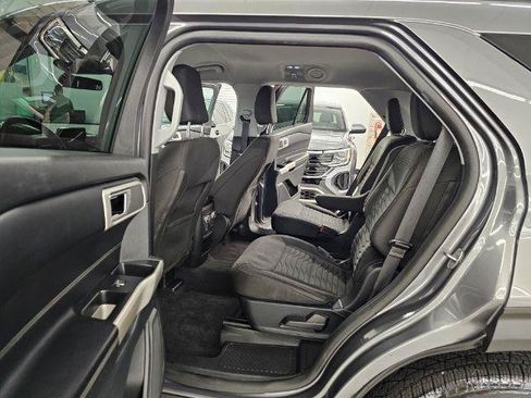 Used 2021 Ford Explorer XLT AWD/4WD image 32