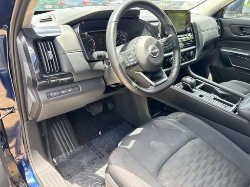 Used 2025 Nissan Pathfinder SV FWD image 24