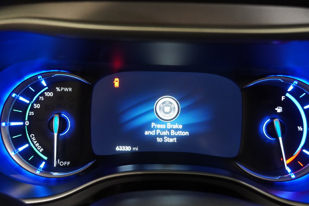 Used 2024 Chrysler Pacifica Limited FWD image 3
