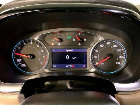 Used 2023 Chevrolet Traverse LT image 20