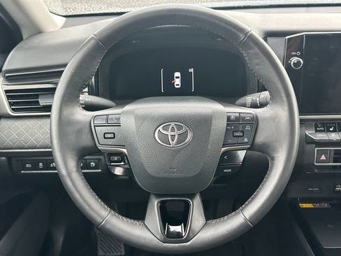 Used 2025 Toyota Camry XLE FWD image 19