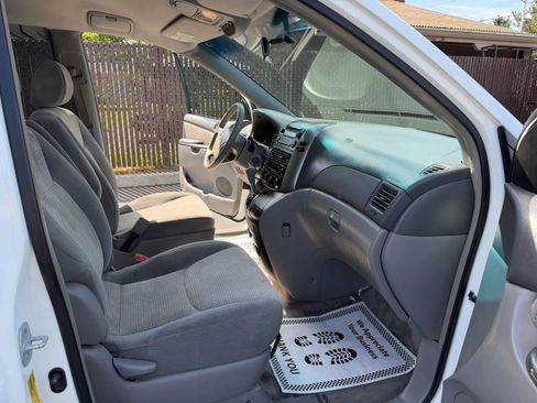Used 2008 Toyota Sienna LE AWD/4WD image 16