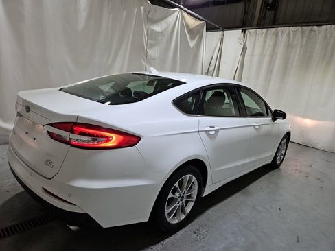 Used 2020 Ford Fusion SE image 2
