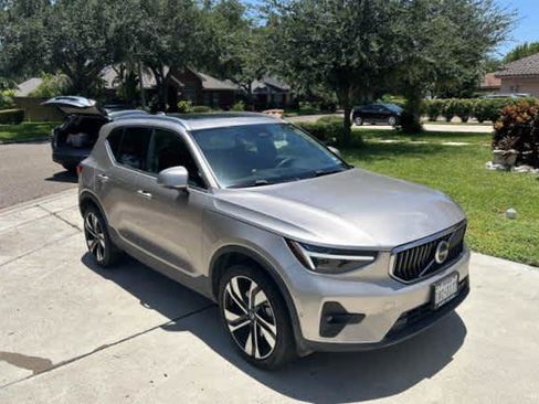 Used 2024 Volvo XC40 B5 Plus w/ Protection Package Premier AWD/4WD image 6