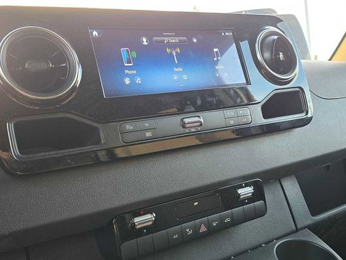 Used 2025 Mercedes-Benz Sprinter 2500 image 34