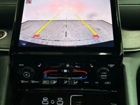 New 2025 Jeep Grand Cherokee Limited image 17