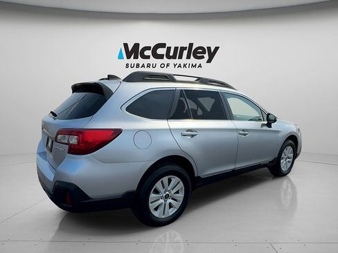 Used 2018 Subaru Outback 2.5i Premium AWD/4WD image 6