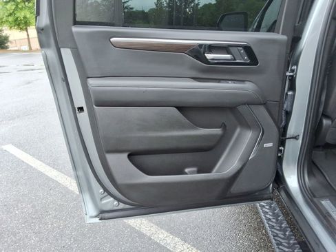 Certified 2025 Chevrolet Suburban Z71 w/ Z71 Off-Road Package AWD/4WD image 19