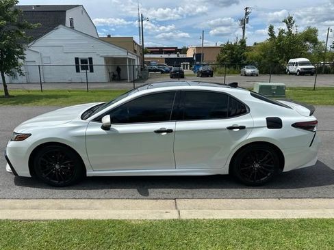 Used 2022 Toyota Camry XSE FWD image 28
