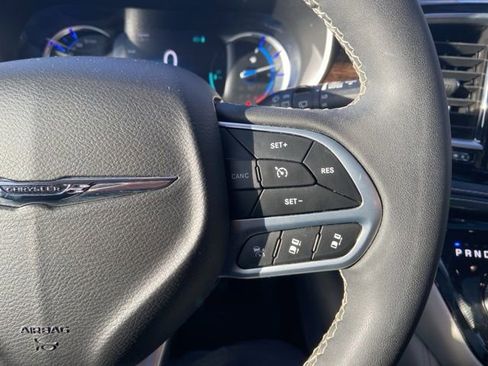 Used 2022 Chrysler Pacifica Limited image 19
