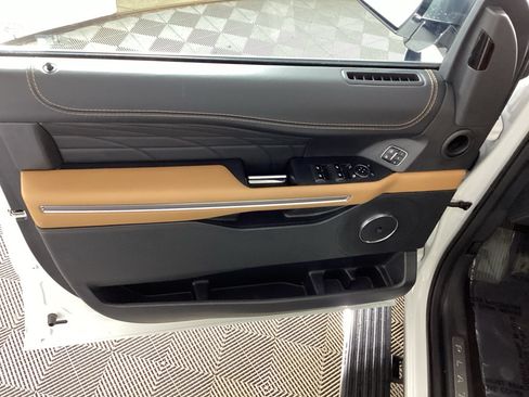 Used 2023 Ford Expedition Max Platinum AWD/4WD image 19