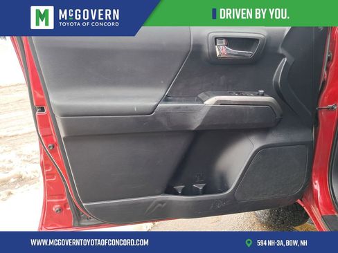 Used 2018 Toyota Tacoma TRD Sport image 9