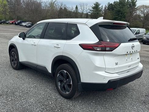 Used 2025 Nissan Rogue SV image 4