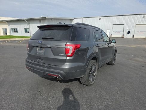 Used 2017 Ford Explorer XLT w/ Equipment Group 202A AWD/4WD image 6