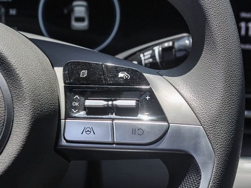 Used 2024 Hyundai Elantra SEL FWD image 31
