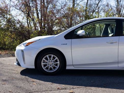 Used 2021 Toyota Prius AWD image 3
