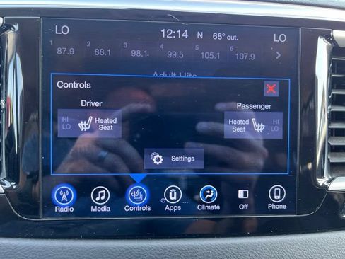 Certified 2017 Chrysler Pacifica Touring-L FWD image 27