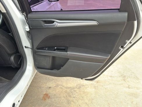 Used 2015 Ford Fusion SE w/ Equipment Group 201A image 12