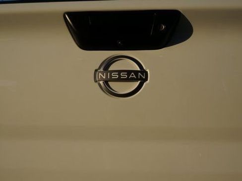 Used 2024 Nissan Titan SV w/ SV Convenience Package image 76
