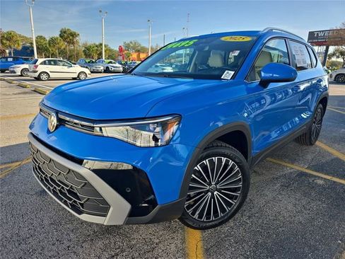 Used 2025 Volkswagen Taos SE image 24