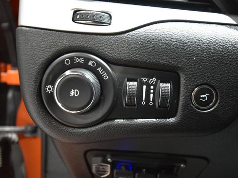 Used 2015 Jeep Cherokee Trailhawk w/ Comfort/Convenience Group AWD/4WD image 24
